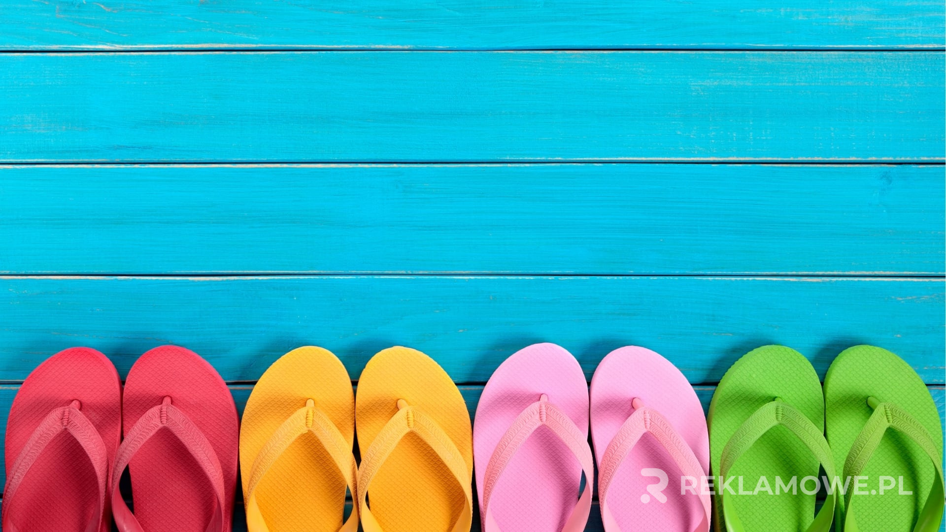 Różne materiały używane do produkcji klapek reklamowych