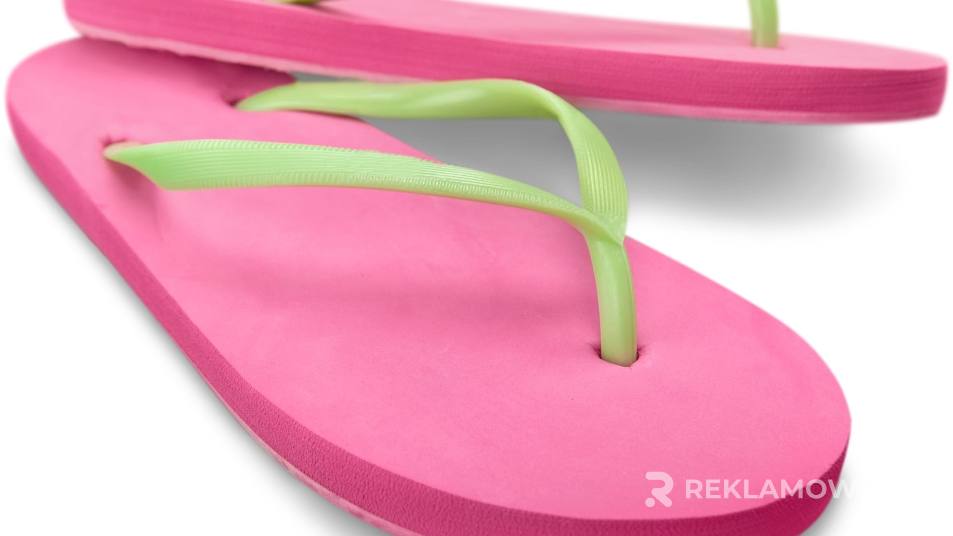 Zrównoważony rozwój i klapki reklamowe – ekologiczne podejście do gadżetów promocyjnych